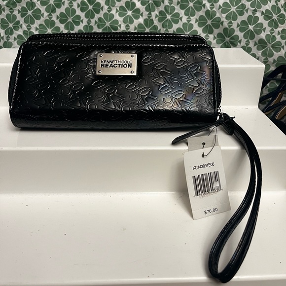 Kenneth Kole Wristlest with Double Zippered Compartments!! - Picture 1 of 9
